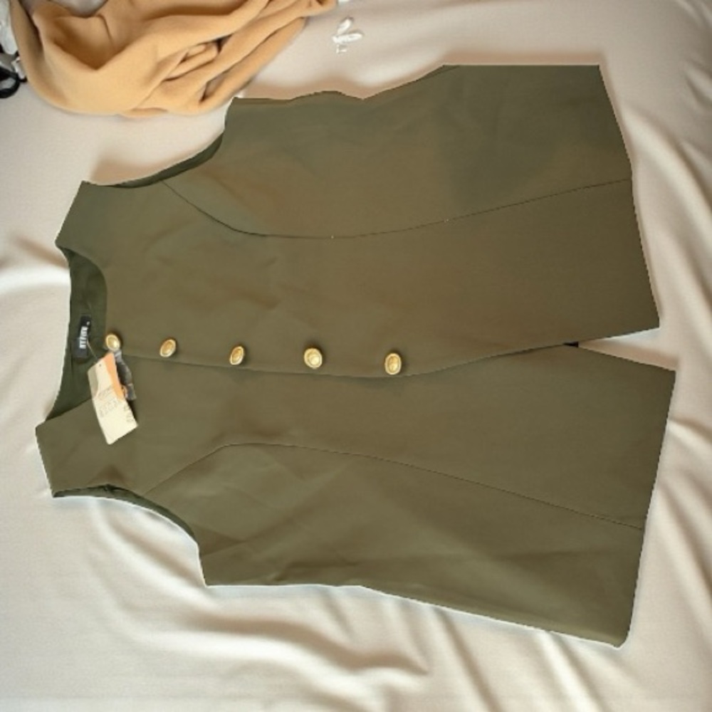 Elegant Olive Sleeveless Blouse with Button Detail